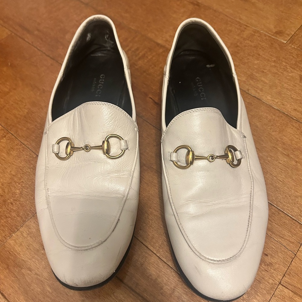 Gucci Cream Leather Loafers with Gold Detail 37.5